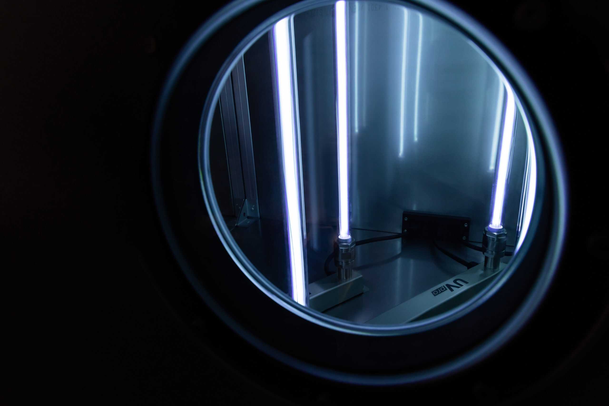 Lampy UV w przemysłowym systemie dezynfekcji Nuvonic